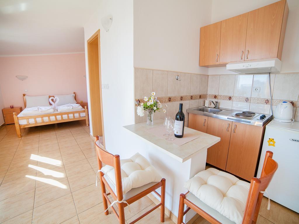Apartments Viktorija Petrovac Værelse billede